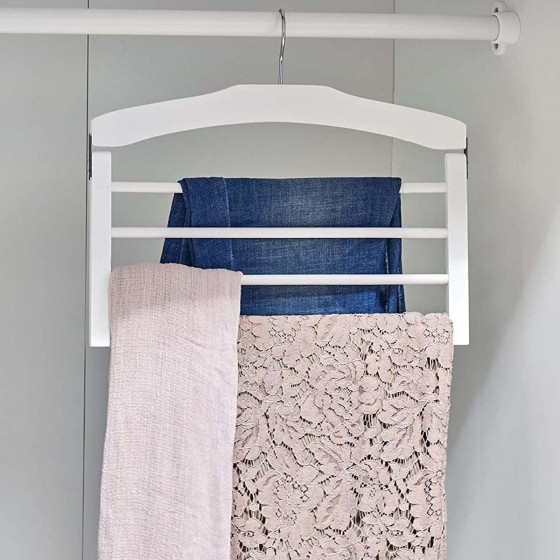 Cintre en bois blanc pour 4 pantalons