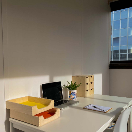 Corbeille à courrier en bois