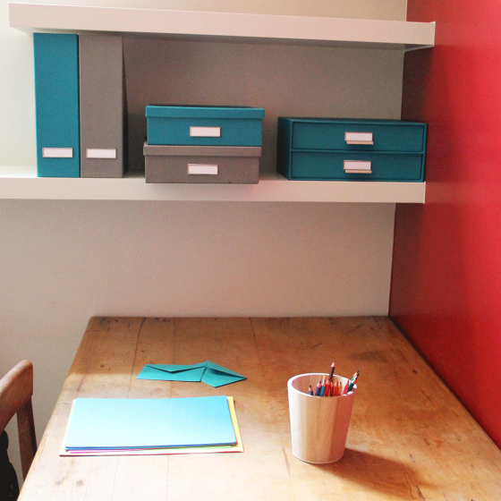 Range-dossiers en carton turquoise