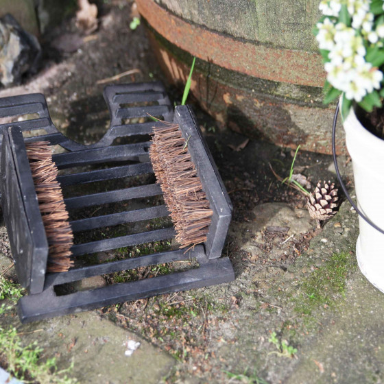 Tire bottes brosse en fonte