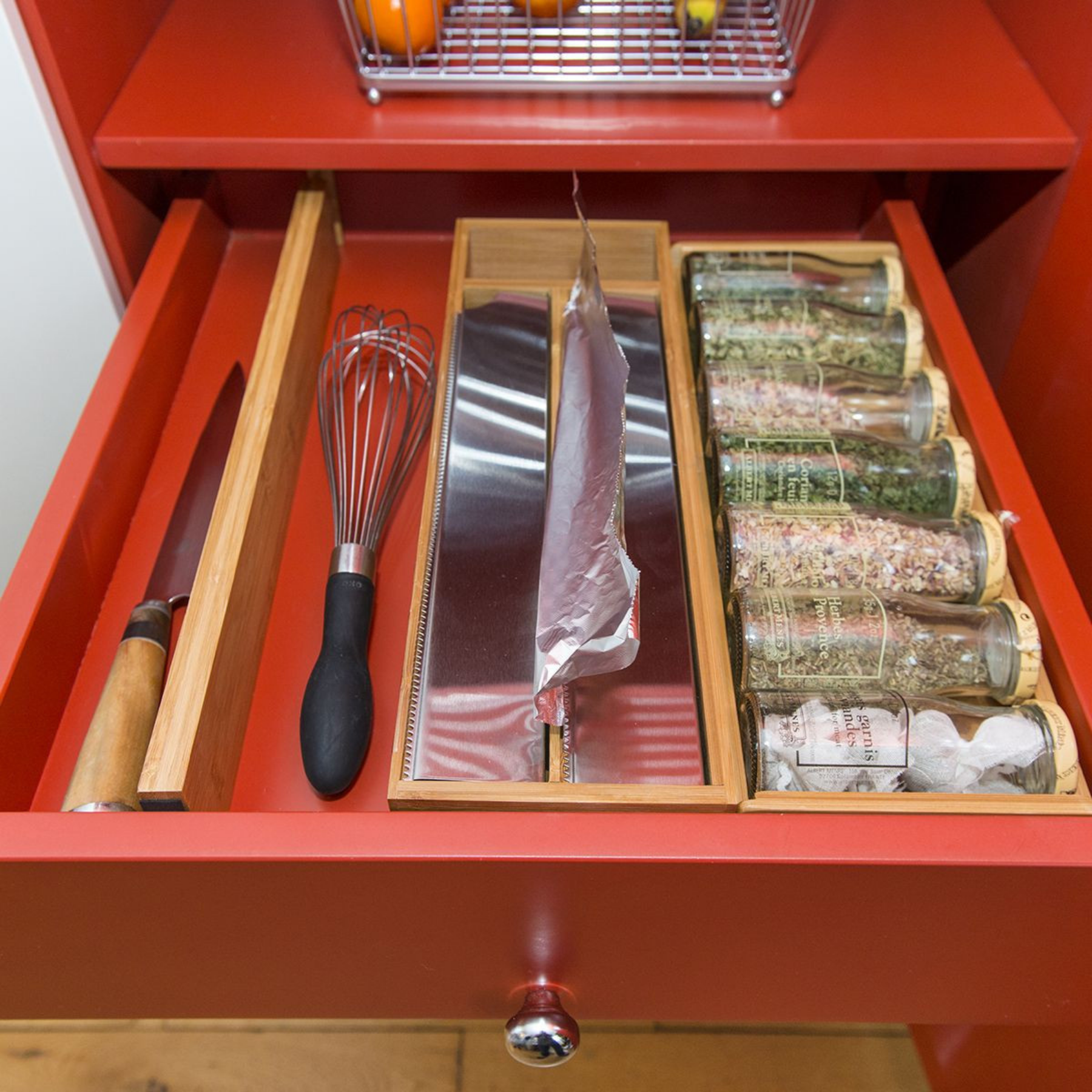 Comment organiser vos placards et tiroirs de cuisine ? - ON RANGE TOUT