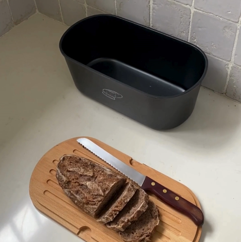 Boîte à pain et planche à découper