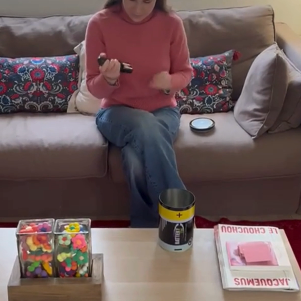 Boîte à piles à recycler en métal peint